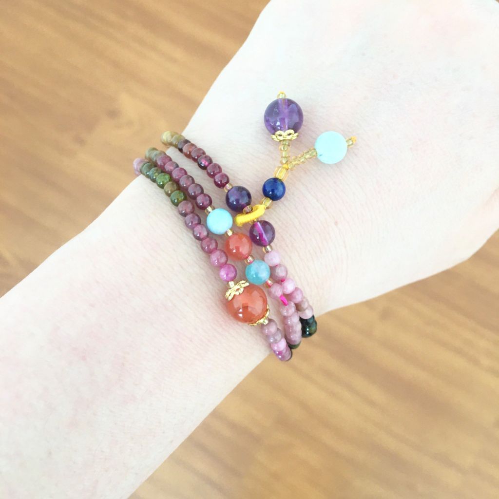  Vòng Đá Phong Thuỷ Cao Cấp - 3 Vòng Đá Tourmaline Đa Sắc Màu, Đá Aquamarine, Đá Thạch Anh Tím & Đá Mã Não Đỏ Tự Nhiên 