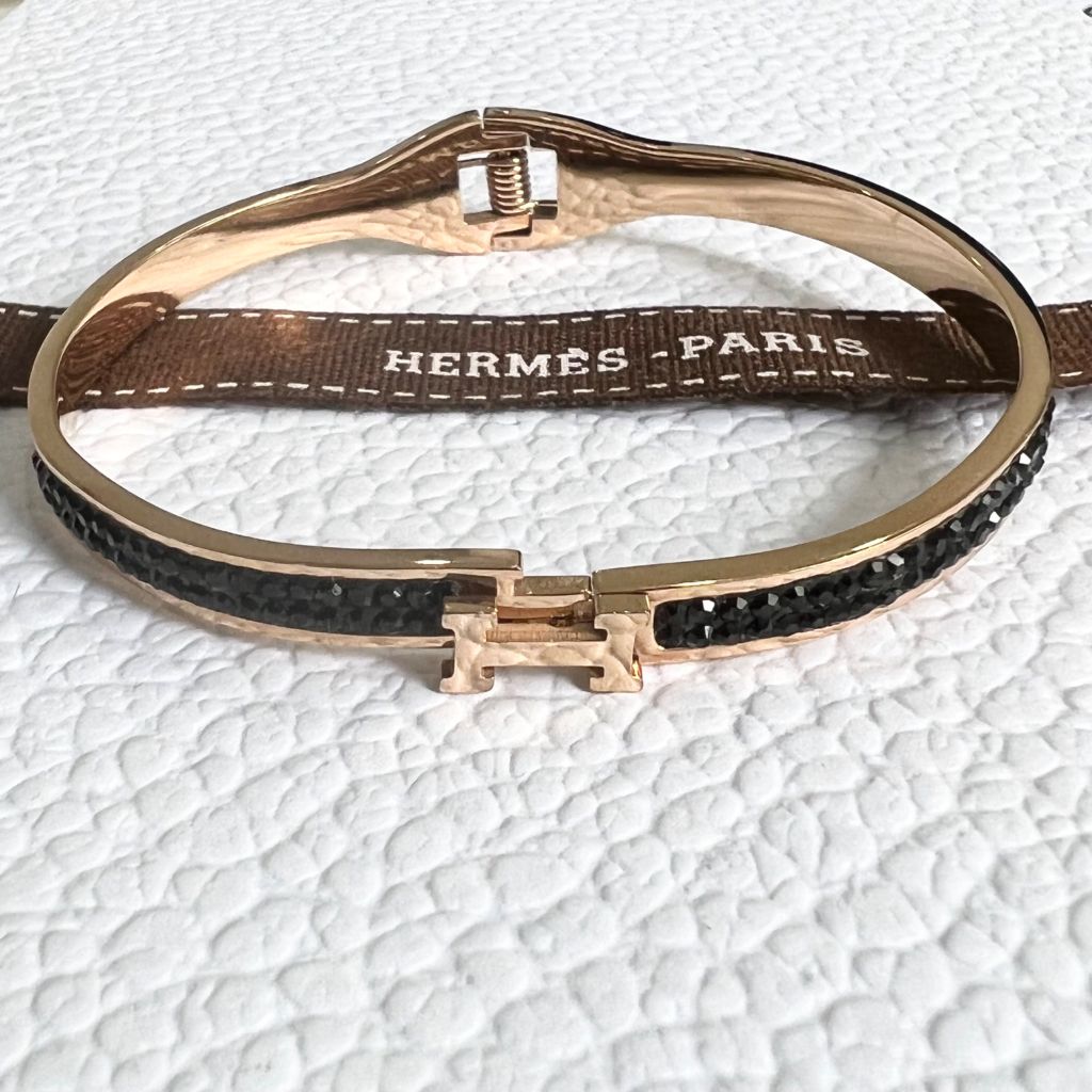  Vòng Tay TiTan Cao Cấp - Hermes Màu Vàng Hồng Pha Lê Đen (AE) 