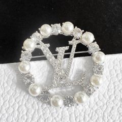  Cài Áo Nam, Nữ - LV Màu Trắng Ngọc Trai & Pha Lê (AC) 