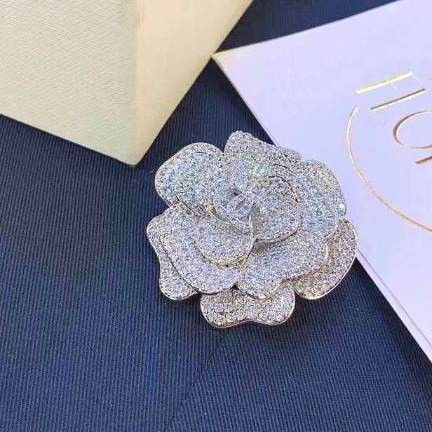  Cài Áo Hoa Trà Chanel Pha Lê Trắng (BF) 