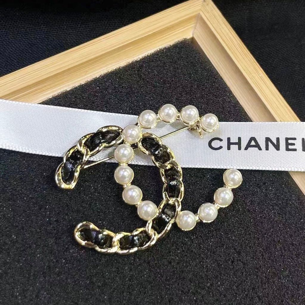  Cài Áo Chanel Màu Vàng, Đen Và Ngọc Trai Trắng (BU) 