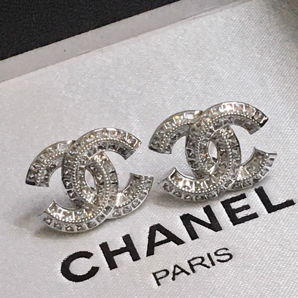  Bông Tai Chanel Bản To Màu Trắng Pha Lê (AU) 