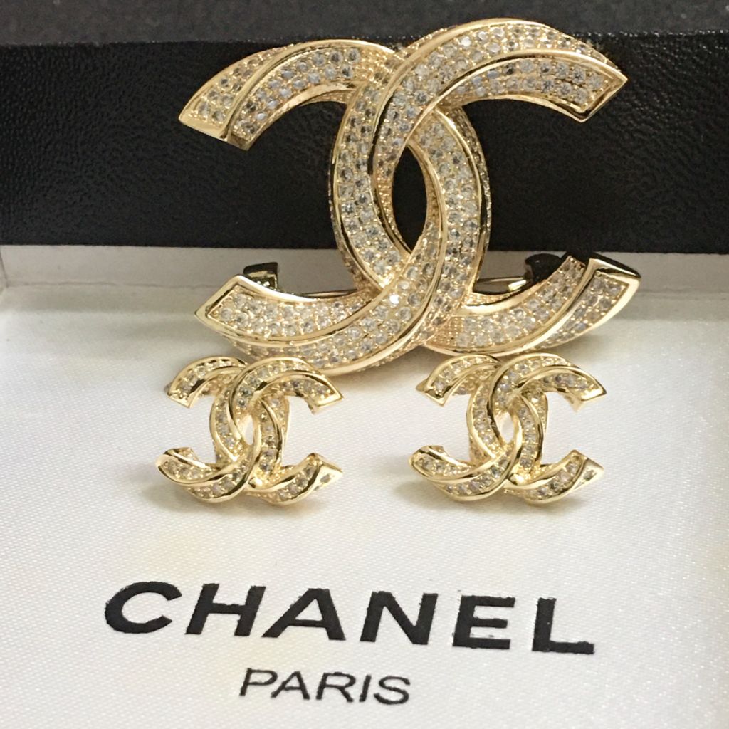  Bộ Trang Sức Chanel Màu Vàng Hồng - Cài Áo & Bông Tai Pha Lê Trắng (AA) 