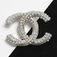  Cài Áo Nam, Nữ - Chanel Màu Trắng Ngọc Trai & Pha Lê (BH) 