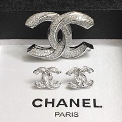  Bộ Trang Sức Chanel Trắng - Cài Áo & Bông Tai Pha Lê (AB) 