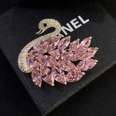  Cài Áo Con Thiên Nga Màu Vàng Pha Lê Hồng (AH) 