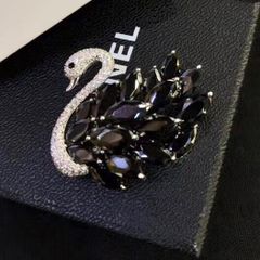  Cài Áo Con Thiên Nga Pha Lê Trắng Đen (AL) 