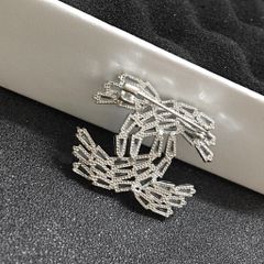  Cài Áo Nam, Nữ - Chanel Lưới Size To Màu Trắng Pha Lê (AJ) 