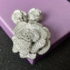  Bộ Trang Sức Hoa Trà Chanel Trắng - Cài Áo & Bông Tai Pha Lê (AJ) 