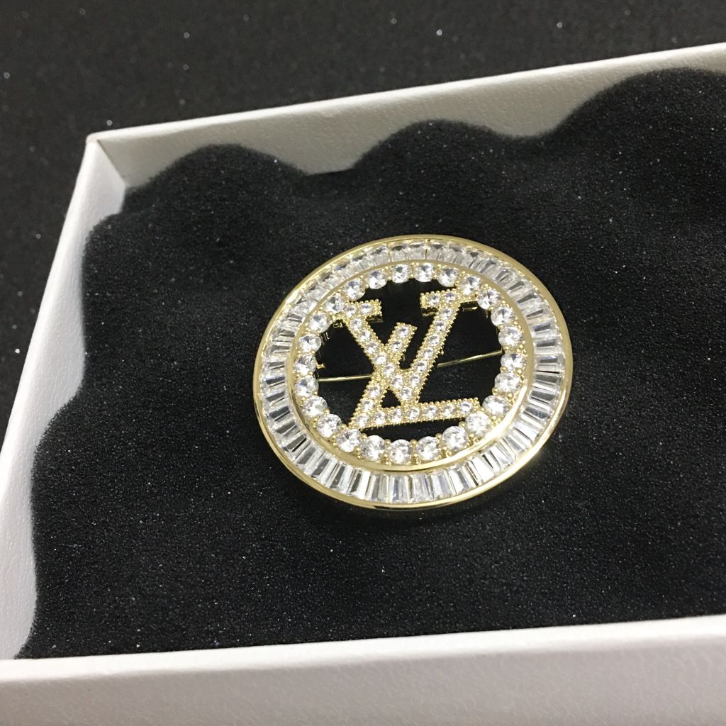  Cài Áo Nam, Nữ - LV Màu Vàng Pha Lê Trắng (AB) 