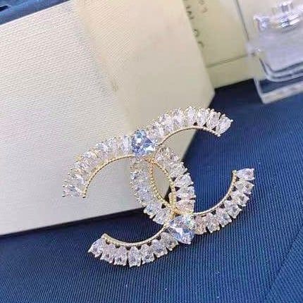  Cài Áo Nam, Nữ - Chanel Màu Vàng Pha Lê Trắng (CJ) 