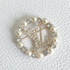  Cài Áo Nam, Nữ - LV Màu Vàng Ngọc Trai & Pha Lê Trắng (AD) 