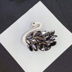  Cài Áo Con Thiên Nga Pha Lê Trắng Đen (AL) 