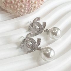  Bông Tai Chanel Màu Trắng Ngọc Trai & Pha Lê (CG) 