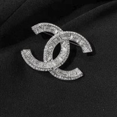  Cài Áo Nam, Nữ - Chanel Màu Trắng Bản To Pha Lê (CM) 