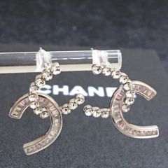  Bông Tai Chanel Bản To Màu Trắng Pha Lê (BQ) 