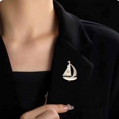  Cài Áo Nam, Nữ - Thuận Buồm Xuôi Gió Màu Trắng Pha Lê & Vỏ Trai Thiên Nhiên 