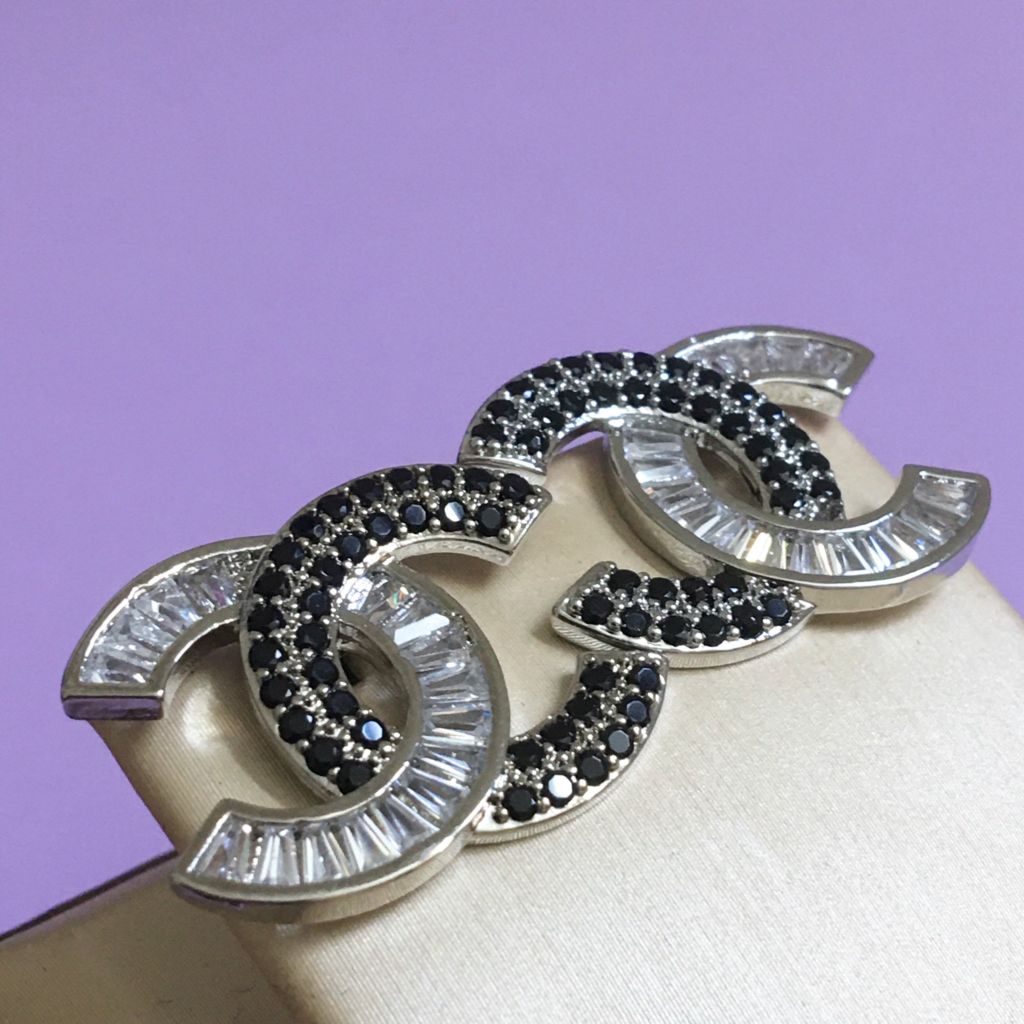  Bông Tai Chanel Bản To Màu Trắng Pha Lê Đen & Trắng Cá Tính (AH) 