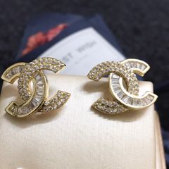  Bộ Trang Sức Chanel Vàng - Cài Áo & Bông Tai Pha Lê Trắng (AM) 