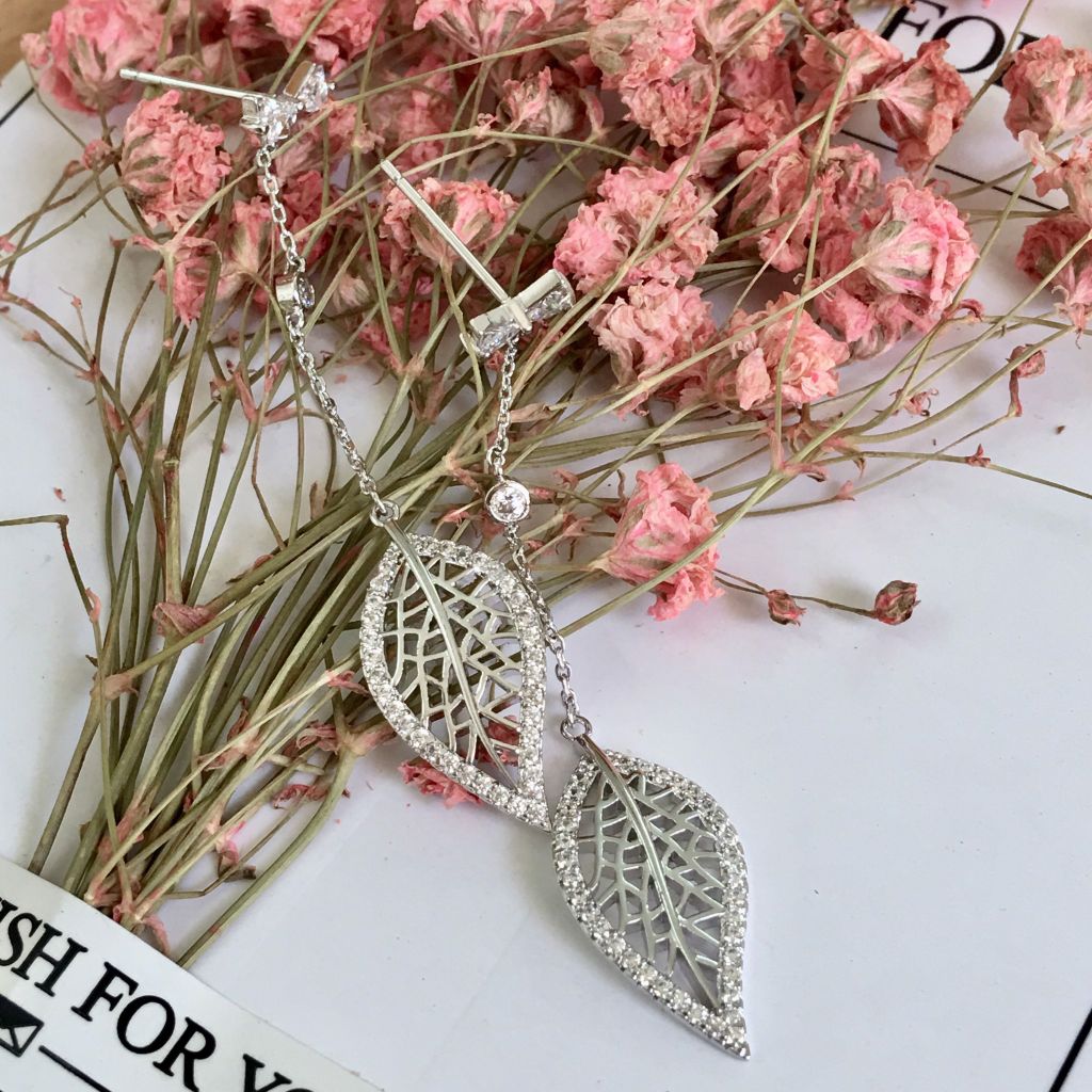  Bông Tai Tua Rua Chiếc Lá & Cái Nơ Pha Lê Trắng (AD) 