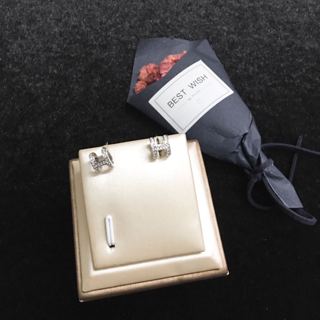  Bông Tai Hermes Màu Trắng Pha Lê (AG) 