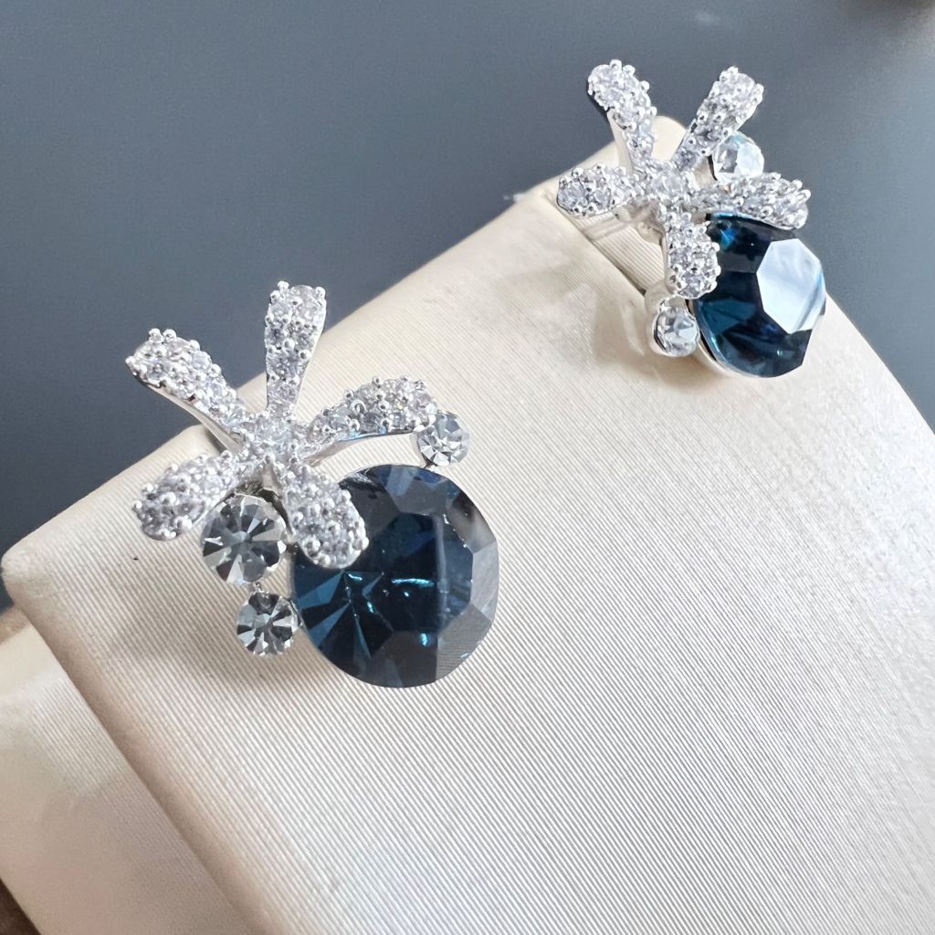  Bông Tai Cánh Hoa Pha Lê Xanh Bích & Trắng (BO) 