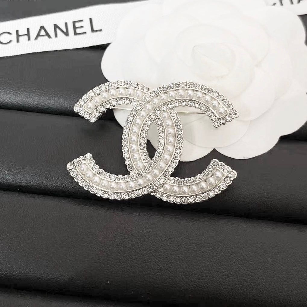  Cài Áo Chanel Màu Trắng Ngọc Trai & Pha Lê (CZ) 