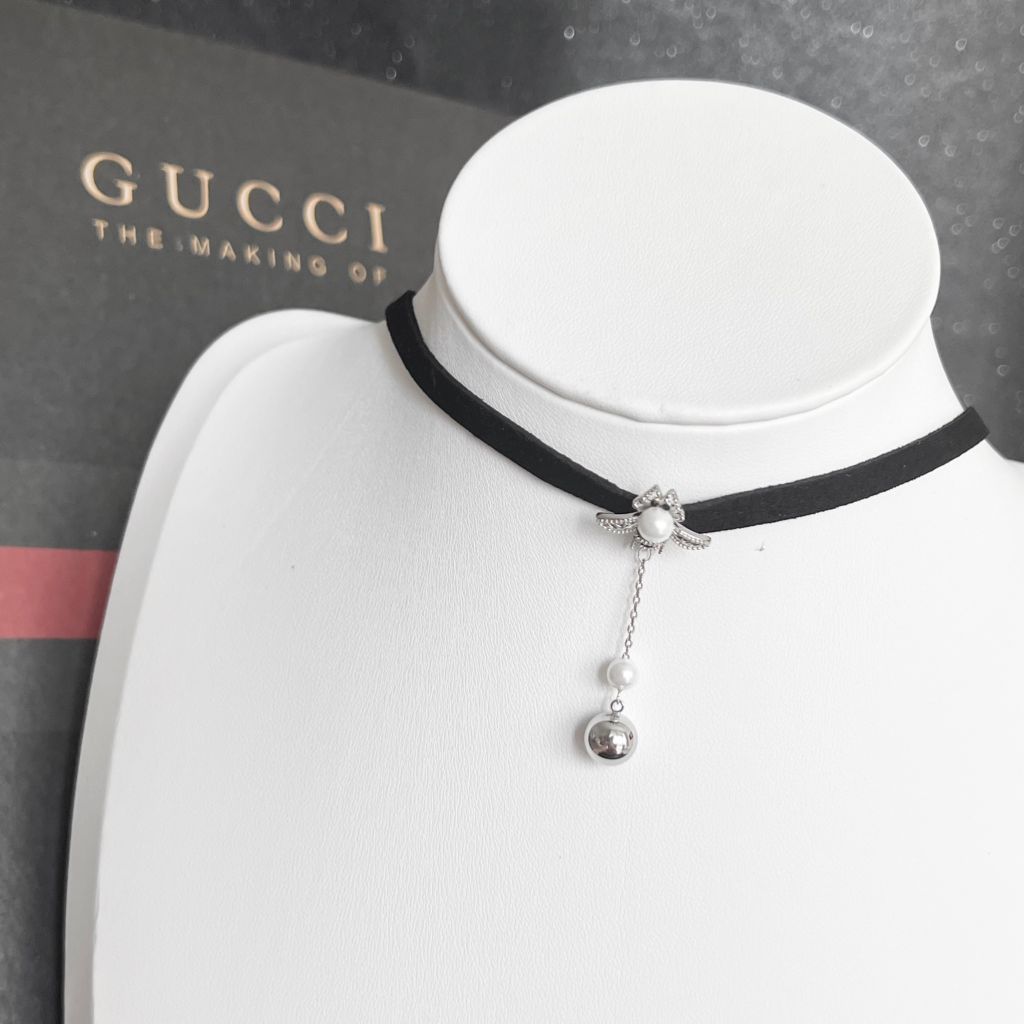  Vòng Cổ Choker Gucci Con Ong Ngọc Trai & Pha Lê Trắng Đen 