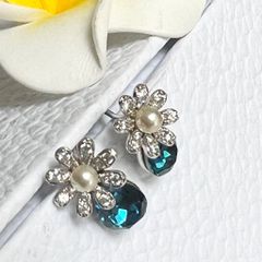  Bông Tai Cánh Hoa Ngọc Trai & Giọt Nước Pha Lê Xanh Bích (BK) 