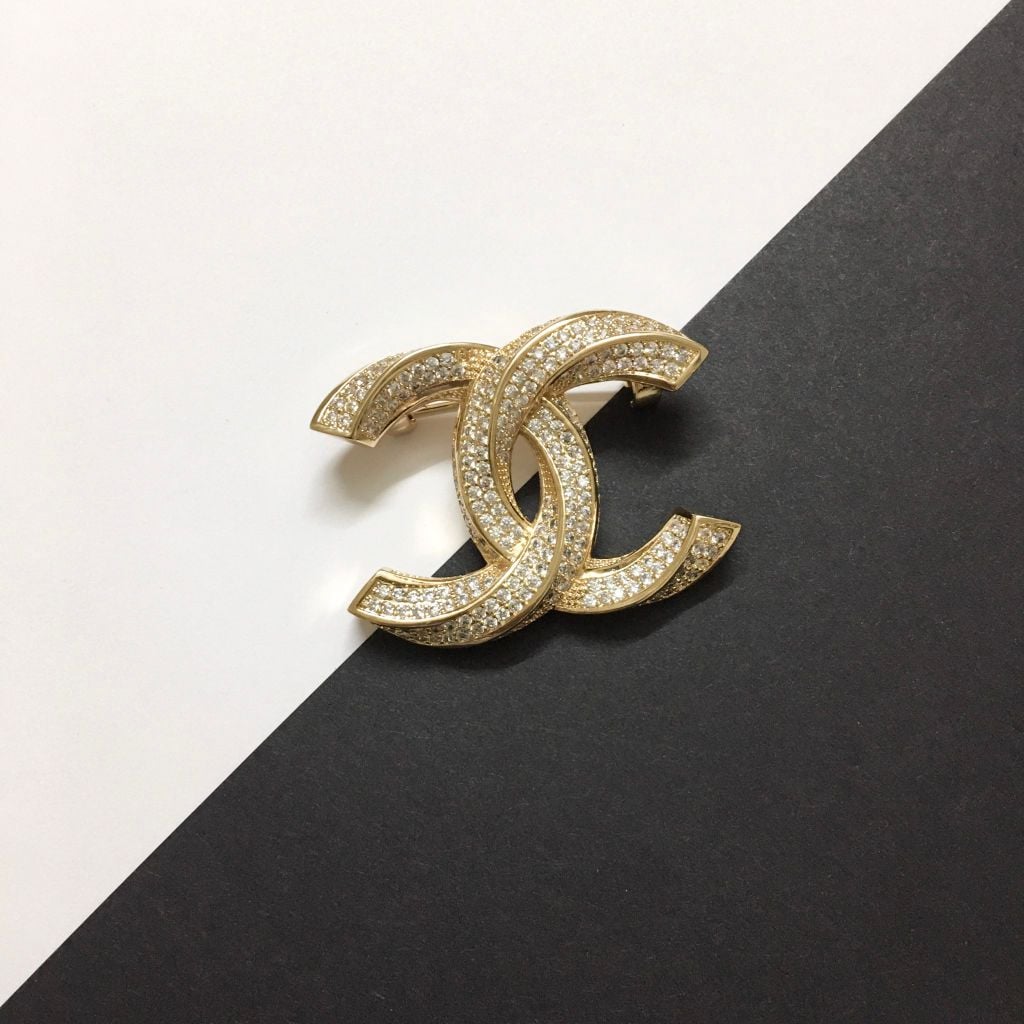  Cài Áo Nam, Nữ - Chanel Xoắn Màu Vàng Hồng Pha Lê Trắng (AA) 