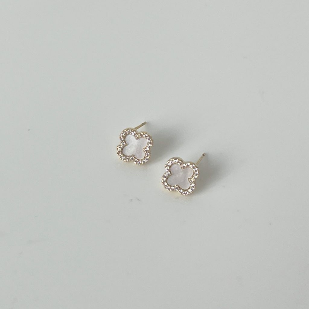  Bông Tai Cỏ 4 Lá May Mắn 1cm Vỏ Trai Thiên Nhiên & Pha Lê Trắng (AG) 