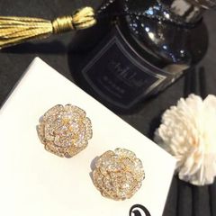  Bông Tai Chanel Hoa Trà Vàng Bản To Pha Lê Trắng (CB) 