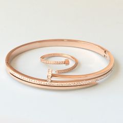  Bộ Trang Sức Cartier Titan Cao Cấp - Vòng Tay & Nhẫn Màu Vàng Hồng Pha Lê (AP) 