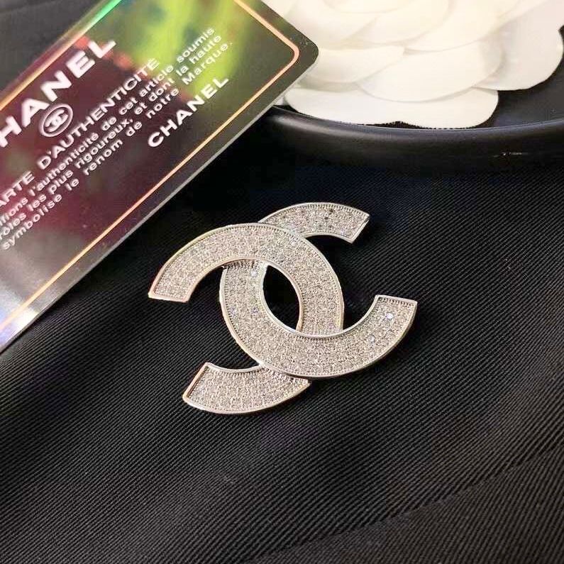  Cài Áo Nam, Nữ - Chanel Màu Trắng Pha Lê (BB) 