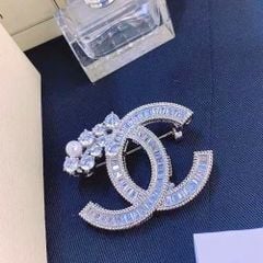  Cài Áo Nam, Nữ - Chanel Màu Trắng Ngọc Trai & Pha Lê (CE) 