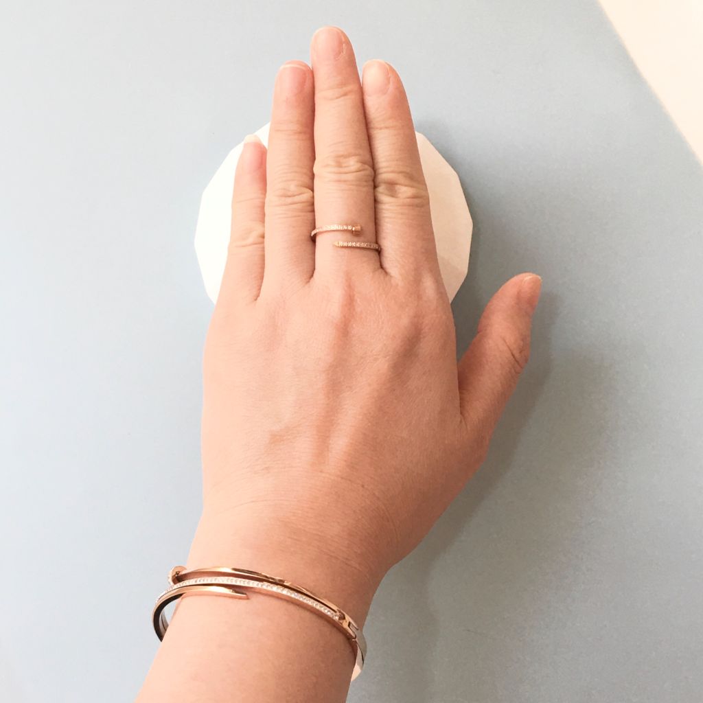  Bộ Trang Sức Cartier Titan Cao Cấp - Vòng Tay & Nhẫn Màu Vàng Hồng Pha Lê (AP) 