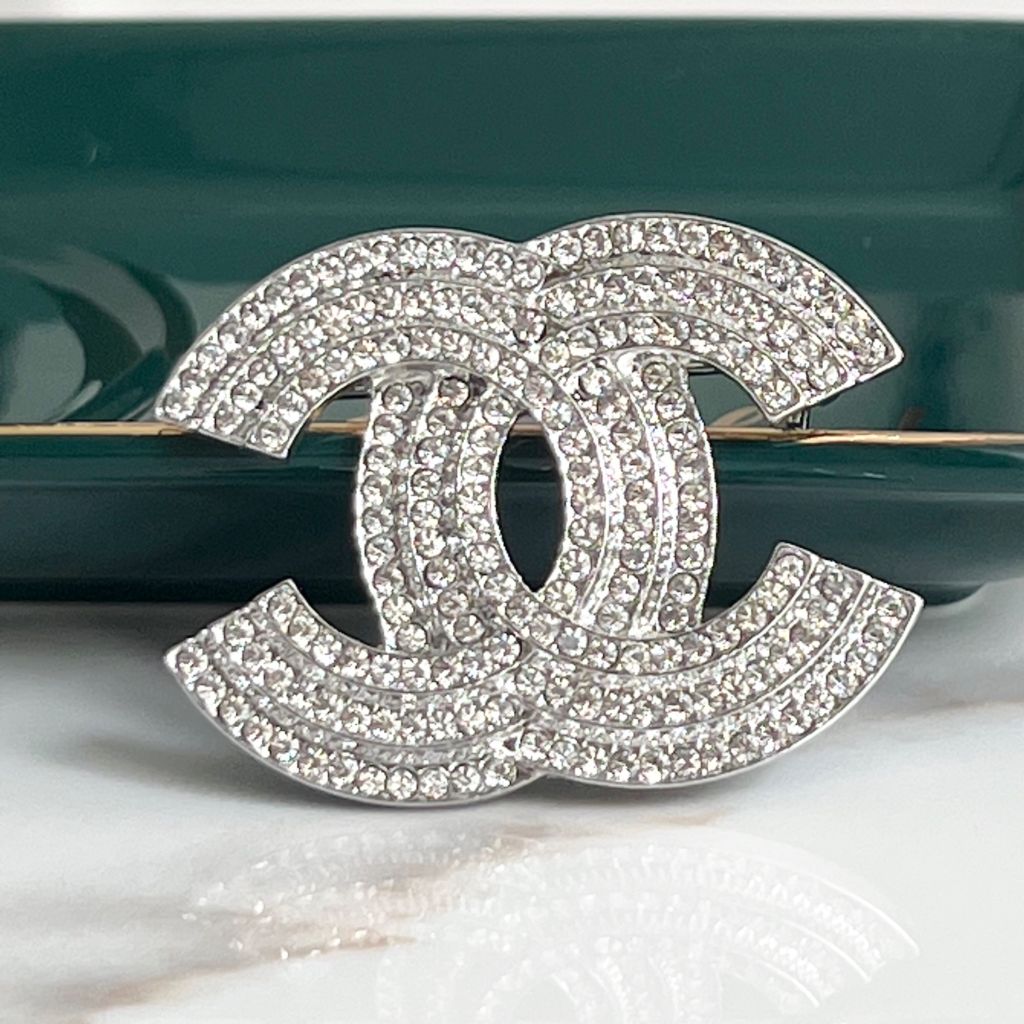  Cài Áo Nam, Nữ - Chanel Màu Trắng Pha Lê (CD) 