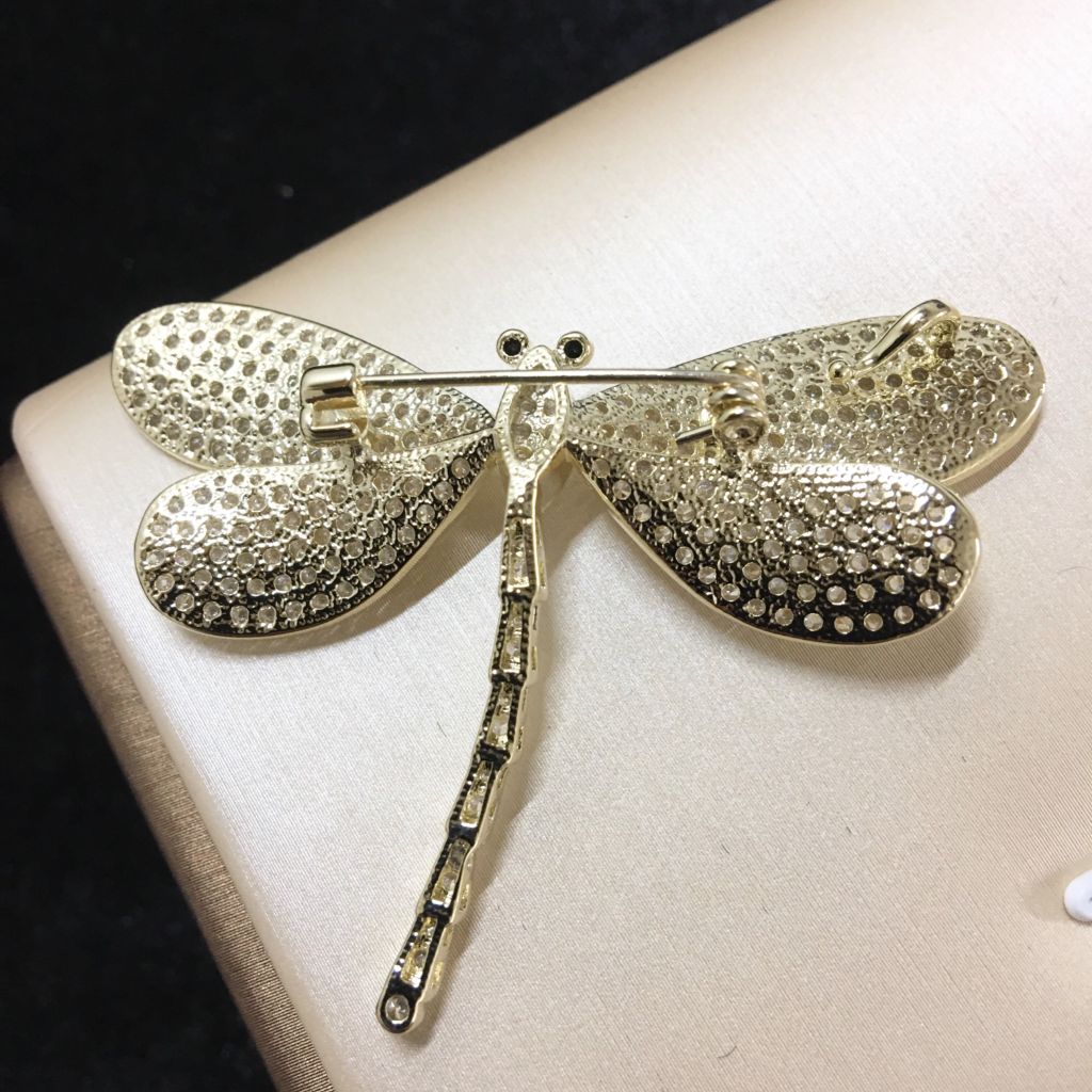  Cài Áo Nam, Nữ - Con Chuồn Chuồn Vàng Bản To Pha Lê Trắng Sang Trọng (AC) 