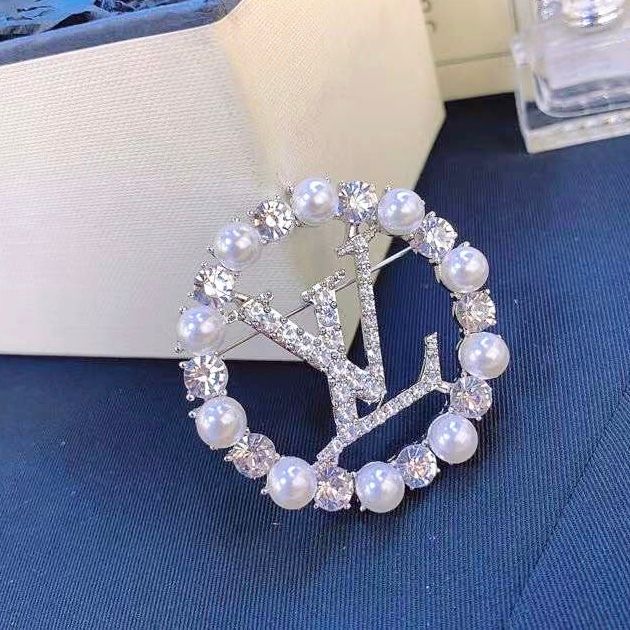  Cài Áo Nam, Nữ - LV Màu Trắng Ngọc Trai & Pha Lê (AC) 