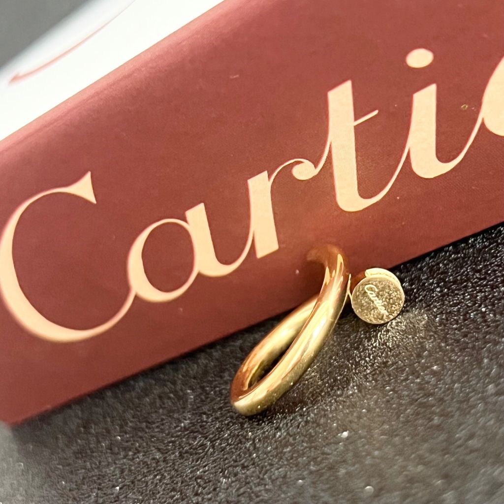  Bộ Trang Sức Cây Đinh Cartier Titan Cao Cấp - Vòng Tay & Nhẫn Màu Vàng Pha Lê (AB) 