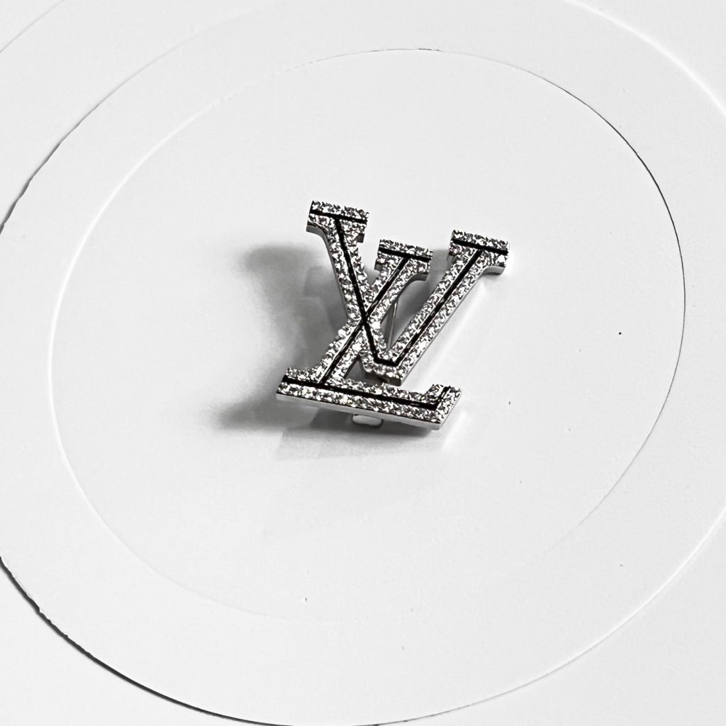  Cài Áo Nam, Nữ - LV Màu Trắng Pha Lê (AF) 