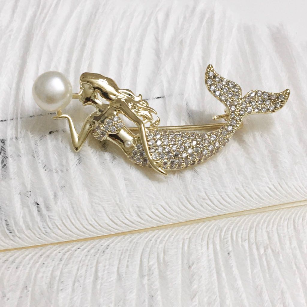  Cài Áo Nàng Tiên Cá Ngọc Trai & Pha Lê Trắng 