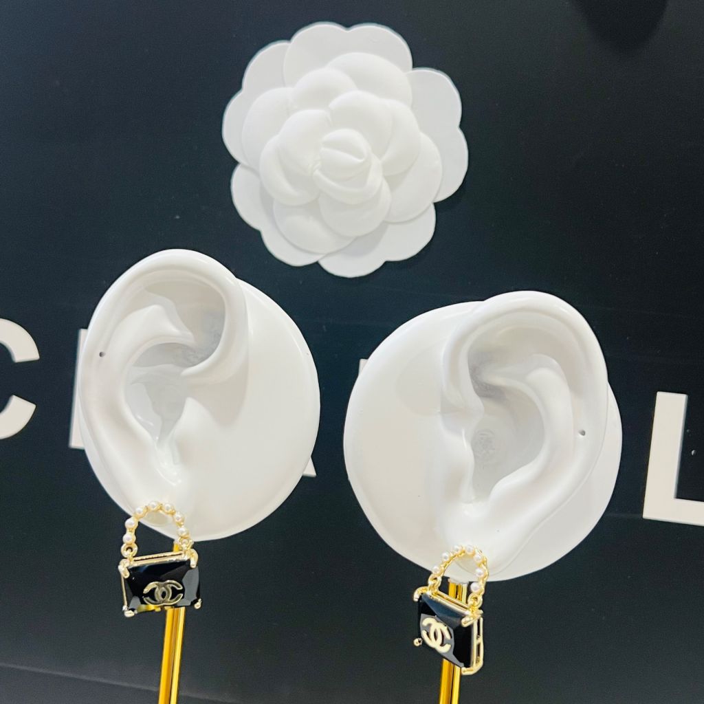  Bông Tai Túi Xách Chanel Bản To Màu Vàng Pha Lê Đen & Ngọc Trai (BW) 