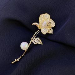  Cài Áo Hoa Hồng Vàng Ngọc Trai & Pha Lê Trắng Quý Phái (AM) 