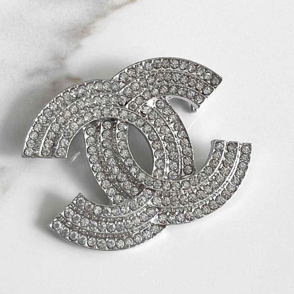  Cài Áo Nam, Nữ - Chanel Màu Trắng Pha Lê (CD) 