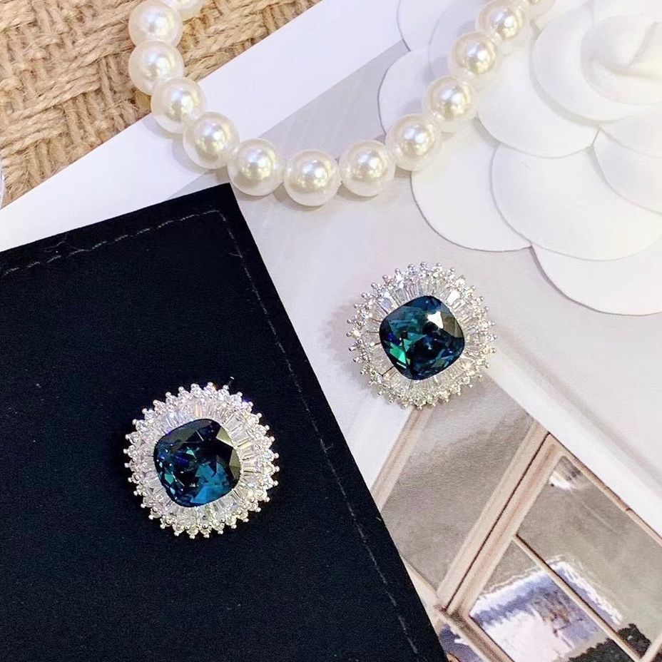  Bông Tai Vuông Bản To Pha Lê Xanh Bích & Trắng Sang Trọng (AP) 