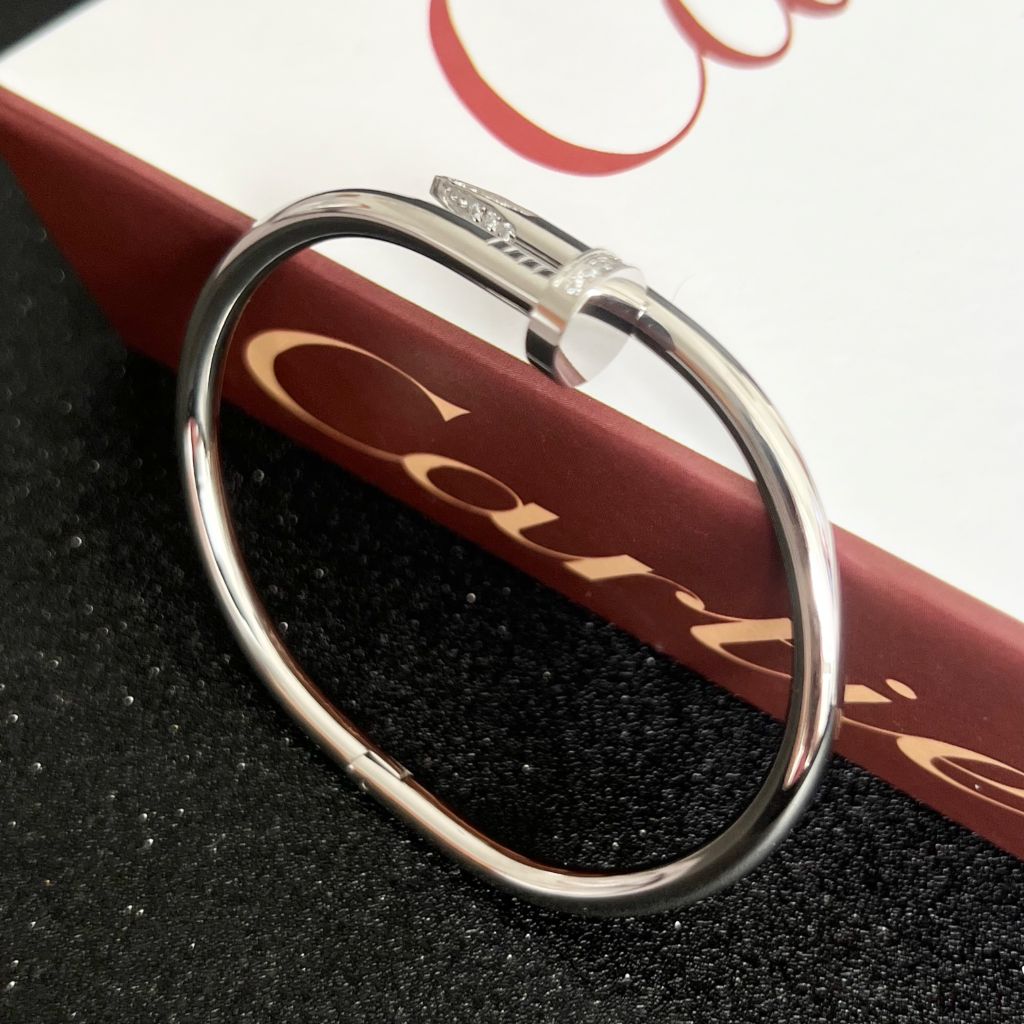  Vòng Tay Nam, Nữ TiTan Cao Cấp - Cartier Cây Đinh Màu Trắng Pha Lê (AH) 