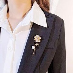  Cài Áo Hoa Hồng Vàng Ngọc Trai & Pha Lê Trắng Quý Phái (AM) 