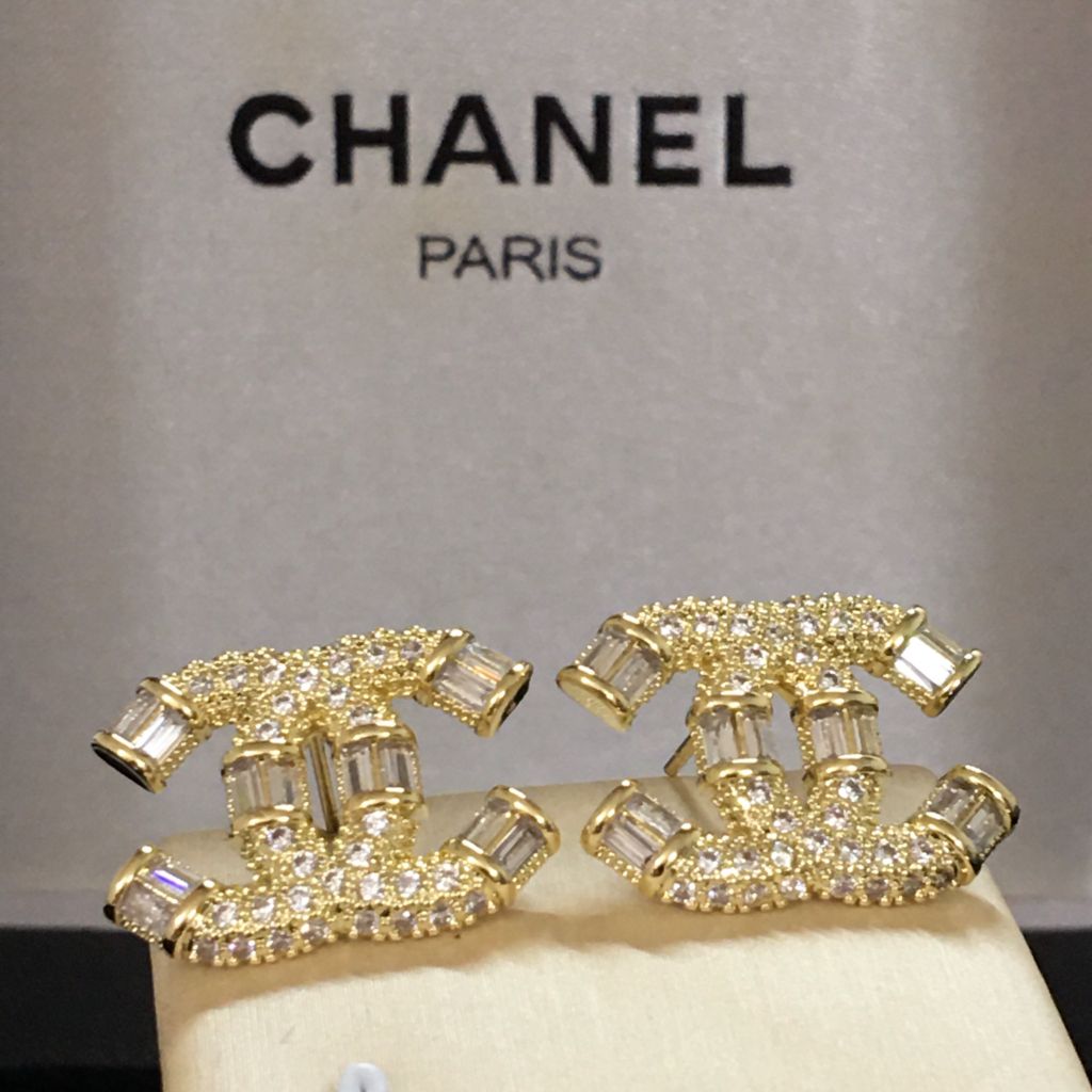  Bông Tai Chanel Bản To Màu Vàng Pha Lê Trắng (BH) 