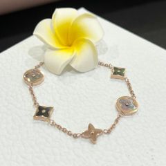  Vòng Tay TiTan Cao Cấp - LV Cỏ 4 Lá May Mắn Màu Vàng Hồng Vỏ Trai Thiên Nhiên (AE) 